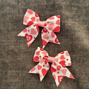 Pigtail bow set multiple pink hearts on white ribbon